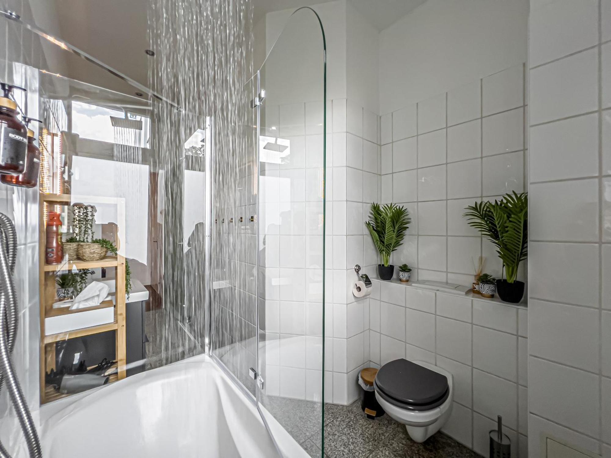 Grosse 3 Schlafzimmer Unterkunft Mit Kueche, Bad, Waschmaschine & Balkon Am Zoo ライプツィヒ エクステリア 写真