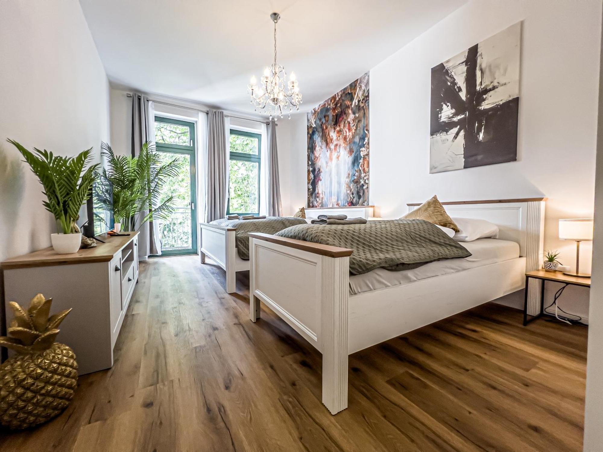 Grosse 3 Schlafzimmer Unterkunft Mit Kueche, Bad, Waschmaschine & Balkon Am Zoo ライプツィヒ エクステリア 写真