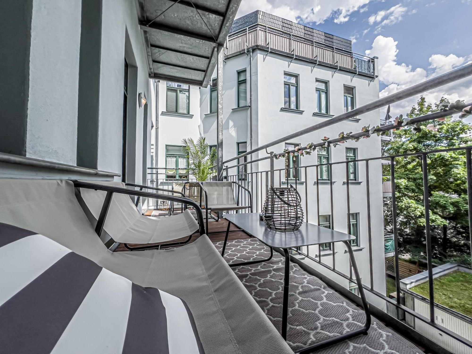 Grosse 3 Schlafzimmer Unterkunft Mit Kueche, Bad, Waschmaschine & Balkon Am Zoo ライプツィヒ エクステリア 写真